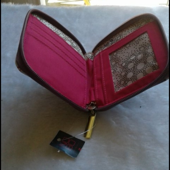 No no mini wallet 🤦 - Picture 5 of 8